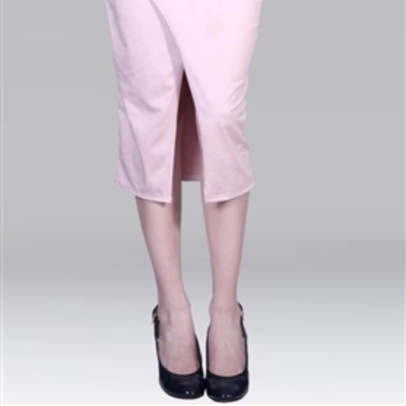 Madrag Medium Blush Faux Suede Elastic Waist Front Slit Straight Pencil Skirt - Picture 2 of 6
